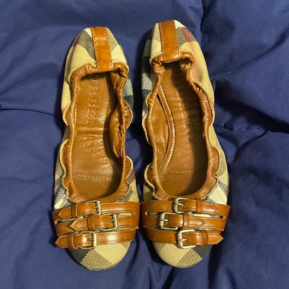 Burberry housecheck ballerina flats. Great condition. US 7 EUR 37